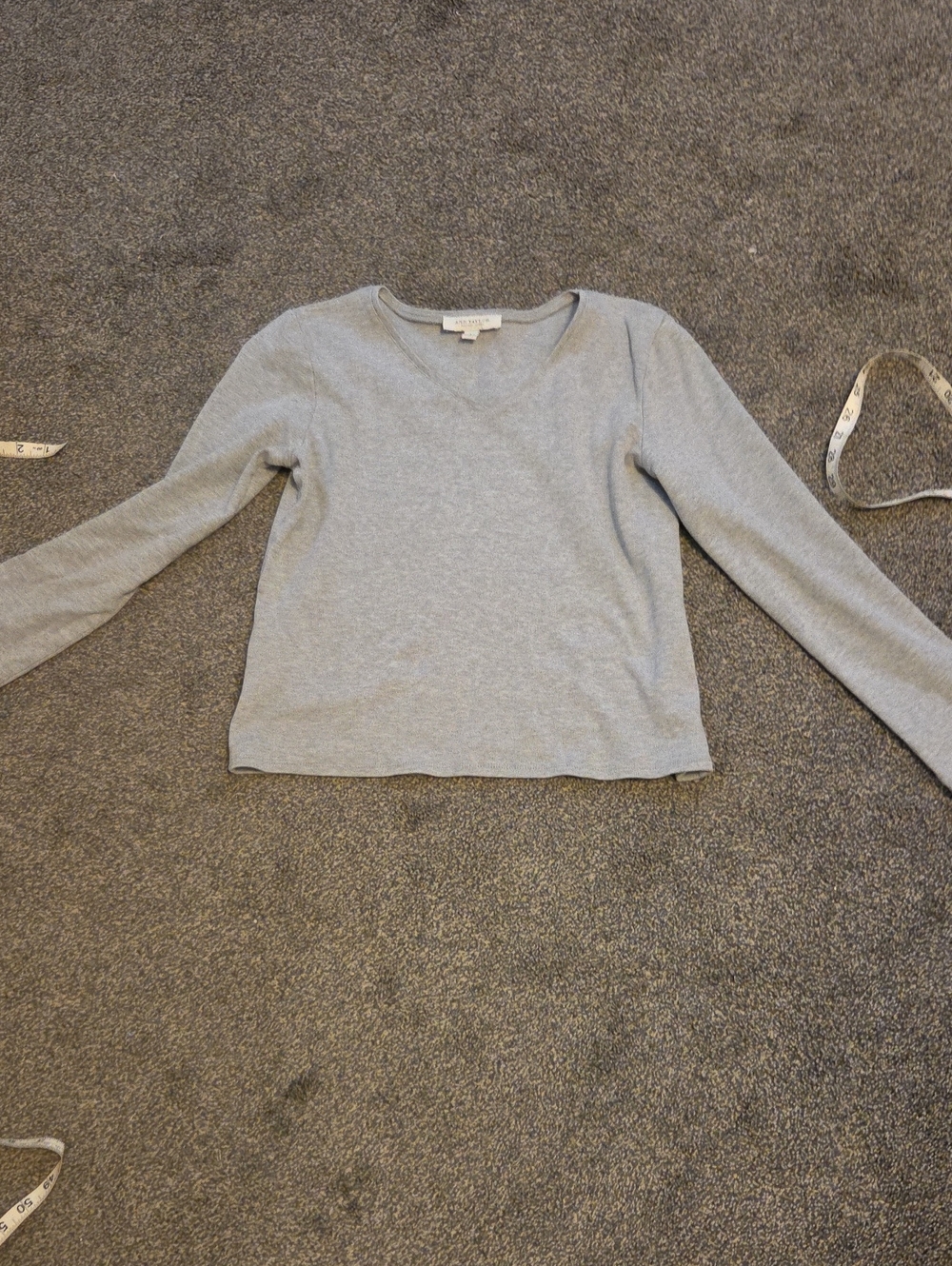 Ann Taylor Light Gray Long Sleeve Crewneck Top